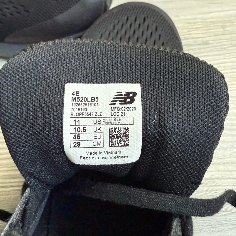 New Balance 520 Men's Black and grey Athletic Shoes size 11 wide 4E